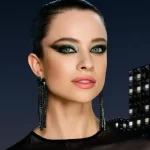 انتخاب بهترین سایه چشم مناسب برای لباس مشکی